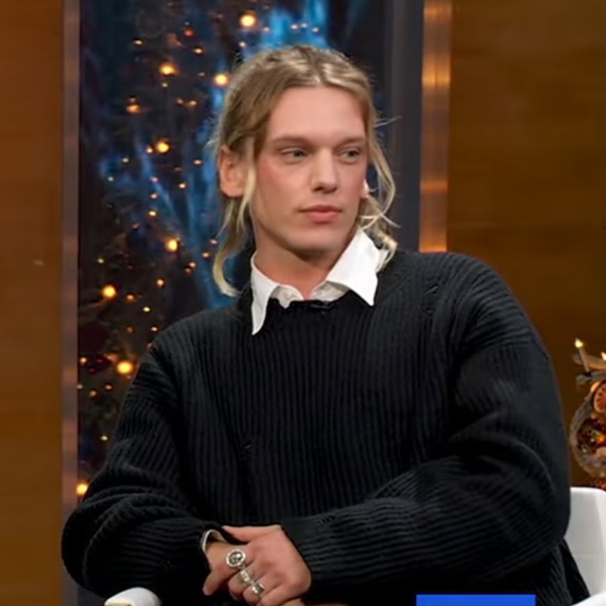 swhintheshadows's tweet image. oh jamie bower your androgynous tea will always be valid