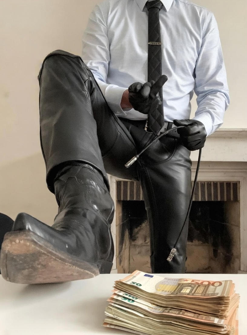 MaskedMasterBE's tweet image. Switching Off Your Pathetic Job Mode and Dropping Into Slave Space 😈 
"Master, how do I shut down my 'boss' facade at work and surrender when I clock out?" Are you battling to flip from corporate bitch to my total cash slave ?💥
Well rituals are your fucking key! Like barking My…