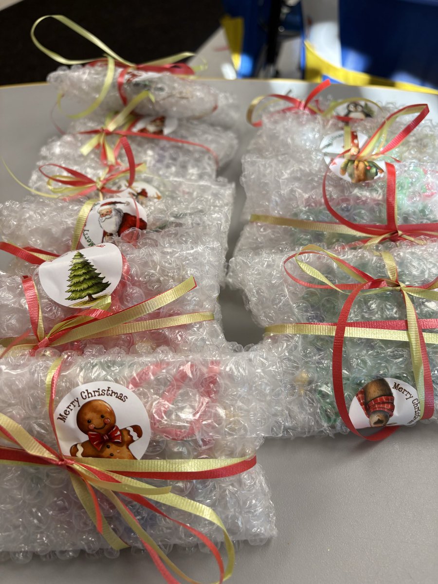 DebDelutis's tweet photo. The K-stars ornaments came out amazing this year! All wrapped up and ready to give! 🎄🎄🎁 @EPSRocks https://t.co/H3HqLez8FZ
