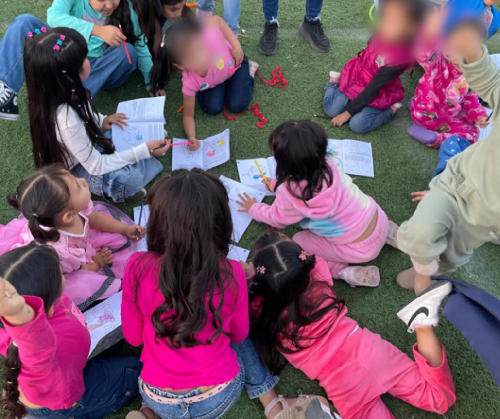 ritaburgos10's tweet photo. Coordinación Estatal de Prevención del Delito ⁦@SonoraSeguridad⁩ realiza posada navideña a niñas y niños de polígono Russo Voguel en Cajeme.
  Hubo juegos, actividades deportivas para cerrar un año de alegría y participación ciudadana.
⁦@AlfonsoDurazo⁩ https://t.co/EtzgX5uYJ4
