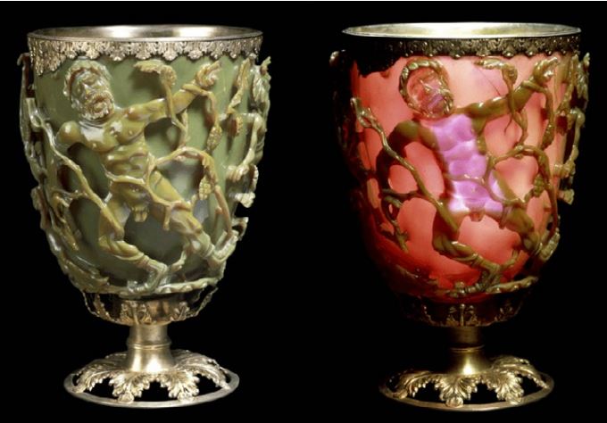 En los años 50, el Museo Británico adquirió una copa romana del siglo IV que tenía a los conservadores desconcertados. Si la iluminabas desde fuera, era verde jade, pero si ponías una luz dentro, se volvía rojo rubí. Era nanotecnología romana. Tira del hilo 🧵👇🏽👇🏽👇🏽