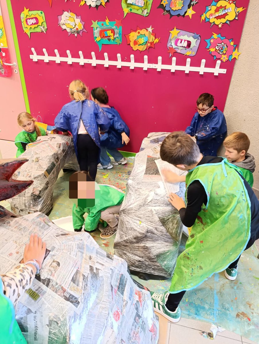 L'opération "Décore ton rond-point" est en cours dans les centres de loisirs de Granville Terre &amp; Mer ! 😍

Ici, des enfants de l'ALSH de Saint-Pair-sur-Mer préparent un décor qui ornera bientôt un rond-point et permettra à Granville de revêtir ses habits de fête. 🥳