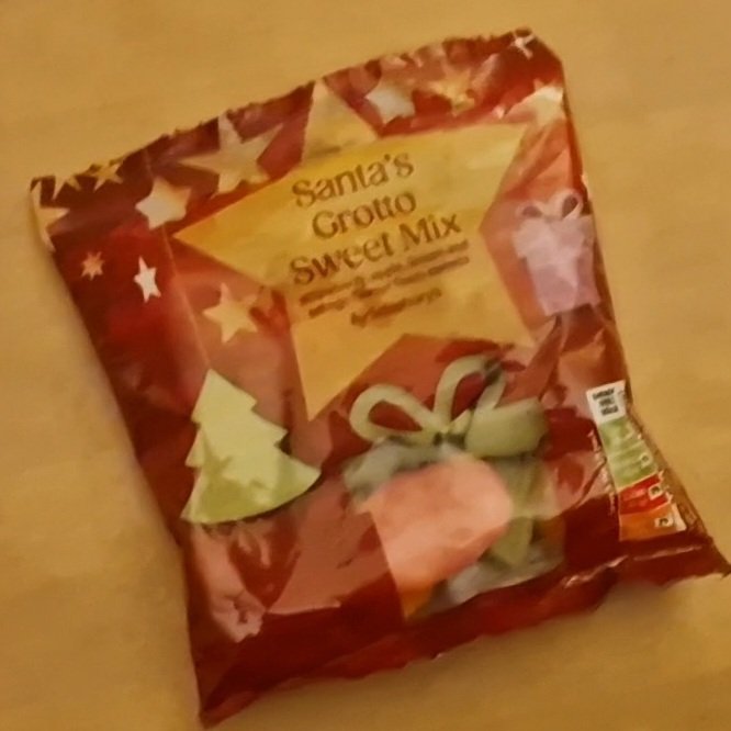 Sweet mixes are fun and they are perfect for a season such as this, so let's visit Santa's Grotto but sweets.
Sainsbury's £1.25
youtu.be/KKF6GRqE5eE
#SantasGrottoSweetMixBySainsburys #SantasGrotto #Sweet #Christmas #Review