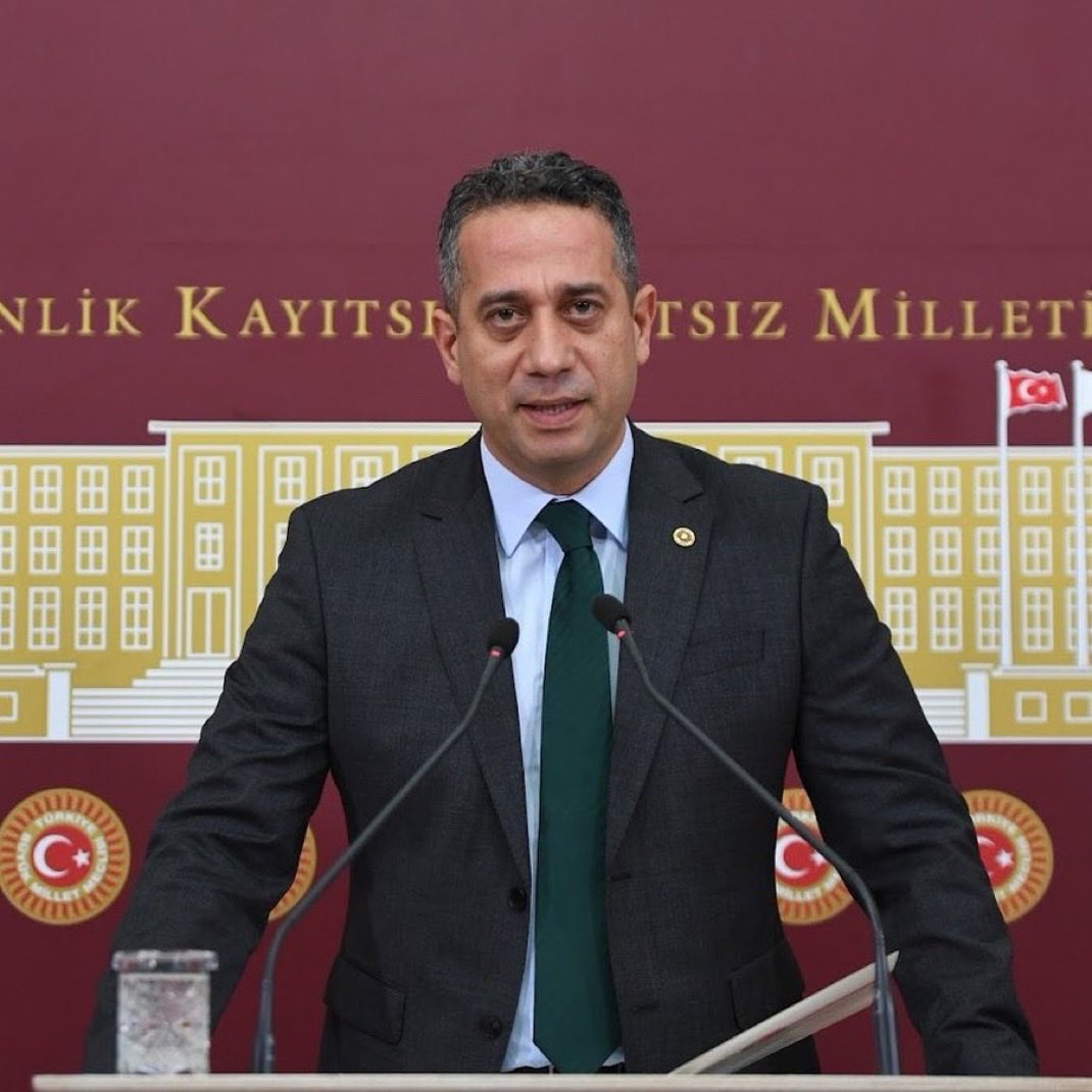 M.A.ERSOYA GÖNDERME YAPIYOR, GÜNDEM OLACAK YA KILÇIK EFENDİ😠
SANKİ TARİHİ GEÇMİŞLERİ ÇOK TEMİZMİŞ GİBİ..😠
YOLSUZLUK, RÜŞVET, RANT,
TACİZ,TECAVÜZ,SAY SAYABİLİRSEN..😠
ÖNCE AYNAYA BAKIN,BAKABİLİRSENİZ..🤨