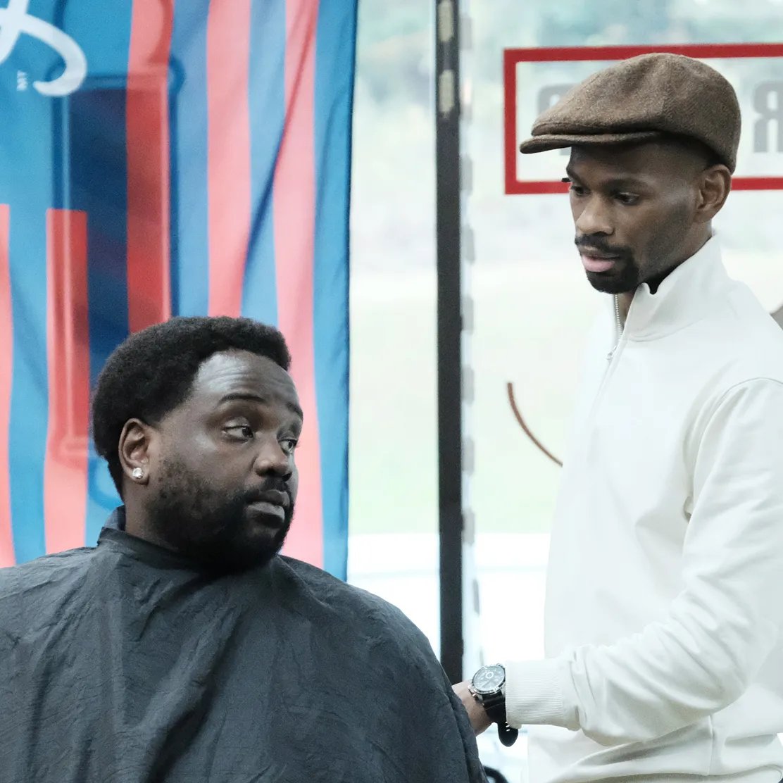 jjohnko's tweet image. Agora todo mês quando vou cortar o cabelo eu me sinto o Paper Boi no episódio do barbeiro de Atlanta. Isso quando consigo marcar... pq o bicho some de um jeito que parece até procurado pela polícia