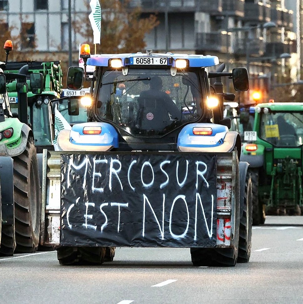 ✅ Macron le Guignolo. 

La position de la France de Macron concernant accord Mercosur/UE est perçue, à Bruxelles, comme incompréhensible.

Dans les couloirs des instances de l'UE, Macron, le gouvernement et les fonctionnaires français, vivement critiqués, passent pour des