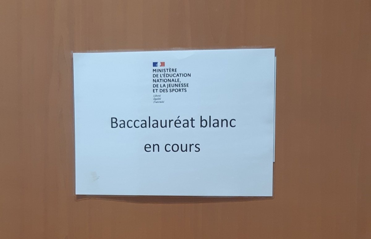 pat_duchene's tweet photo. 💼baccalauréat blanc au @CHRU_de_Nancy pour une élève de première grâce à un travail collaboratif entre l'équipe pédagogique du lycée d'origine et les enseignants du #DCLH de l'hôpital d'enfants de Brabois 🏥 @acnancymetz @pf_mourier https://t.co/yVLMNqjV44
