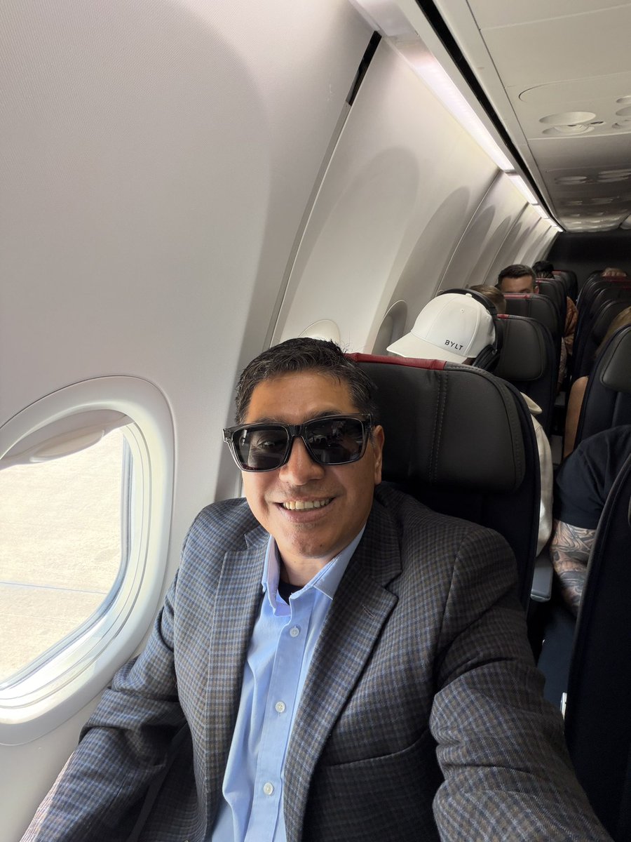 miguelmigrant's tweet photo. California and @SMBSDnews here we come. Keynoting the migrant program family literacy festival. ¡Si se puede! #FinishtheJourney #migranted #migranteducation #bilingualeducation #CaliforniaForAll #puro956 https://t.co/3CdLFfc5DM