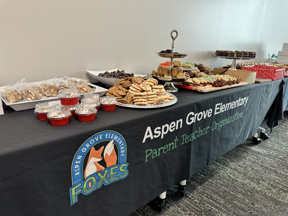 AspenGroveElem's tweet photo. Thanks to our amazing PTO and families, Team AGE was spoiled with delicious sweet treats, coasters and gift cards today!  Wow, what a special treat from an amazing school community!  Thank you!!! 💚💙 https://t.co/vu7sPSKshv