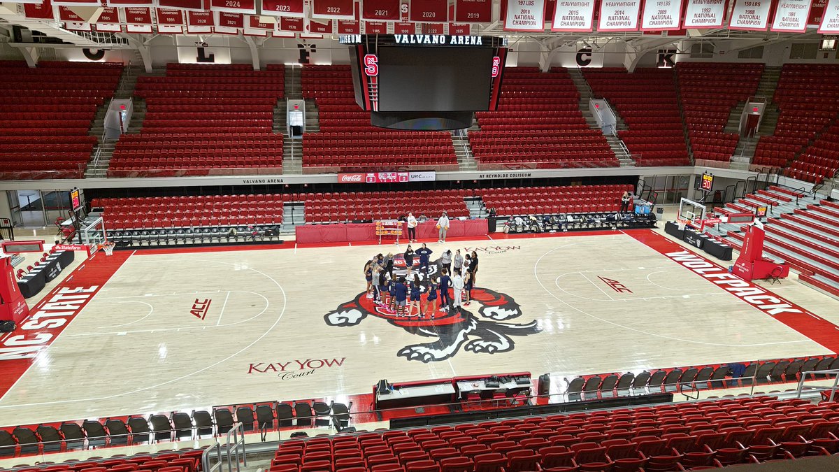 musterer's tweet image. The view from our broadcast position here at Reynolds Coliseum for @GTWBB at NC State. Tune our way Thursday evening at 6:45 pm Eastern using the @GTAthletics app or via Sirius XM Channel 975. 🐝🏀

georgiatech.leanplayer.com🔊
