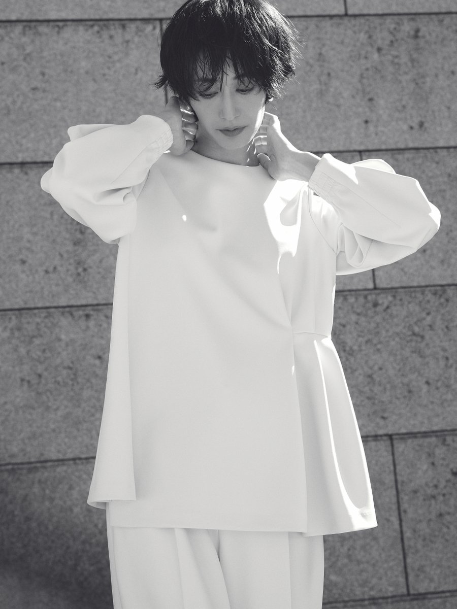 ユナイテッドアローズ／美品アシンメトリータックブラウス オフホワイト UNITED ARROWS - ユナイテッドアローズ／美品アシンメトリータック