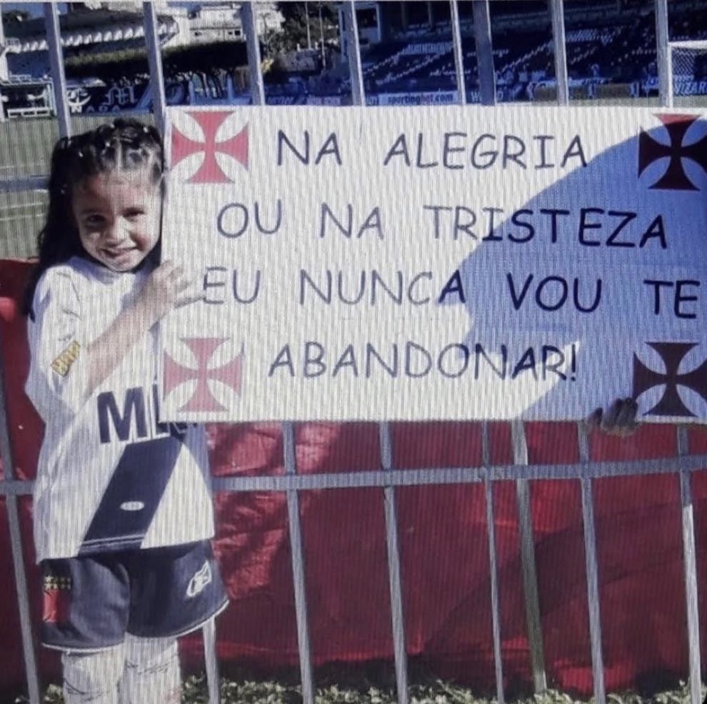 maduvallis's tweet photo. Eu não aprendi a ser Vasco. Eu não escolhi. Eu nasci em São Januário, no dia 11 de agosto, 10 dias antes do aniversário do clube, Meu 1º amigo.
Não da pra expressar o que significa ser Vasco, o que o Vasco significa pra mim. Antes de entender o mundo e o futebol, eu amava ele. https://t.co/zZtbyi1ayt