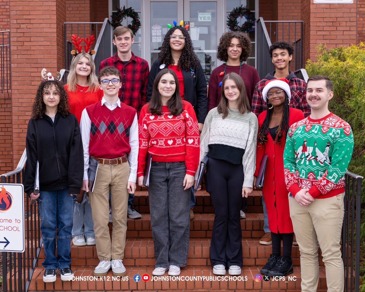 JCPS_NC's tweet photo. Christmas carolers from @Clayton_Comets Honors Chorus treated Riverwood Middle students and staff to Christmas songs. They also took their holiday cheer and shared it with staff at the A.G. Glenn Building.

Thank you to @JCPSFineArts for providing this special performance! https://t.co/kgzBZGlEW7