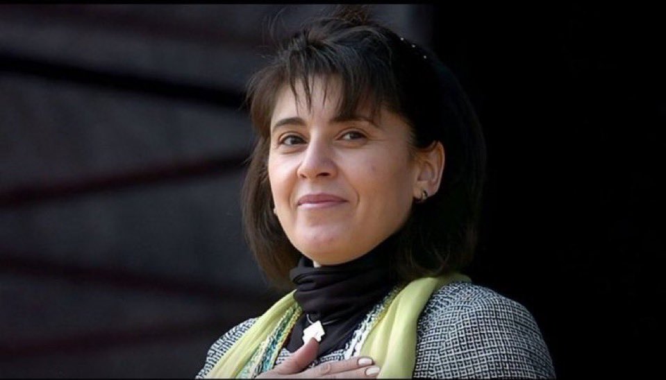 Leyla Zana şahsında kadınlara yönelik cinsiyetçi saldırıyı ve nefret söylemini en sert biçimde kınıyoruz. 

En son örneğini tribünlerde gördüğümüz bu nefret diline karşı ilgili bakanlık ve kurumları sorumluluk almaya davet ediyoruz.

Tribünlerden yayılan bu zehirli dil erkek