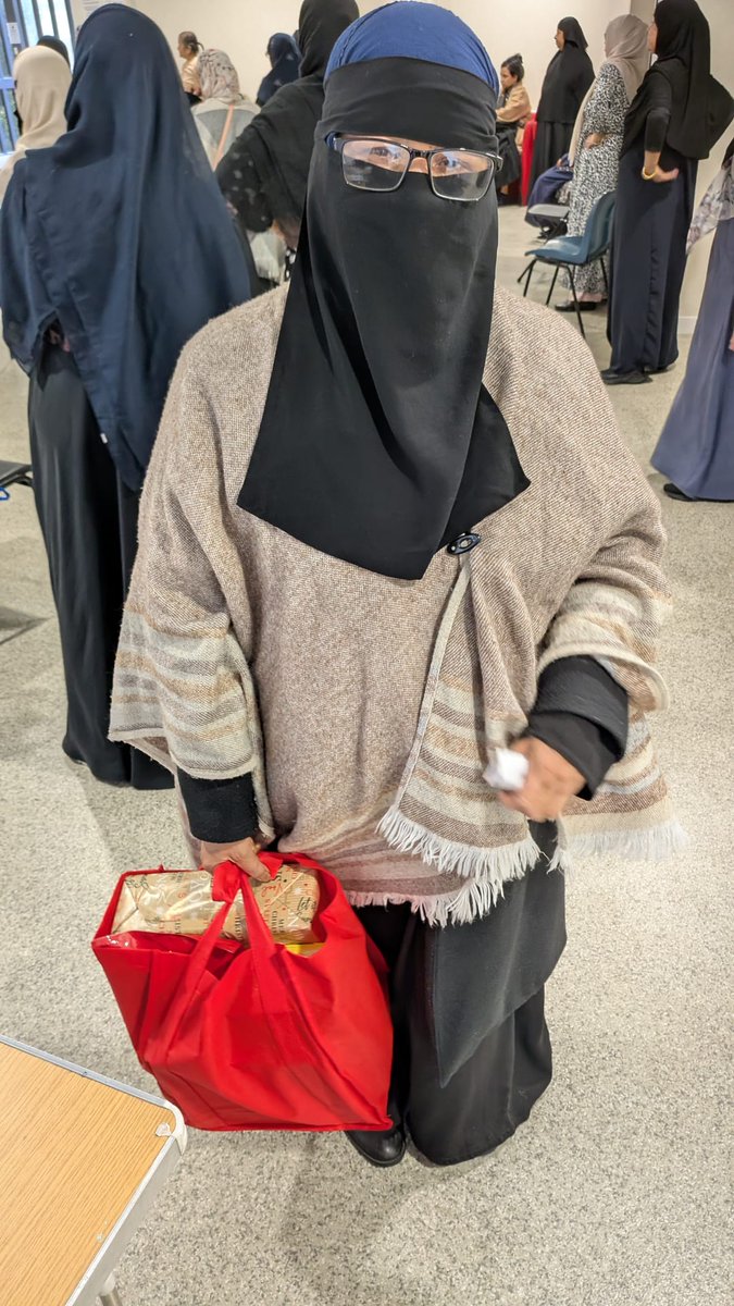 AishahHelpUK's tweet photo. Grateful to @EastEnd_CF  for the Winter Warmth Packs supporting elderly women this winter 💙
Electric blankets, food &amp; essentials brought warmth, dignity and comfort when it was needed most.

“Receiving this bag made me feel less alone.” (77)

#ThankYouEECF #WinterWarmth https://t.co/wQB4qusZaI