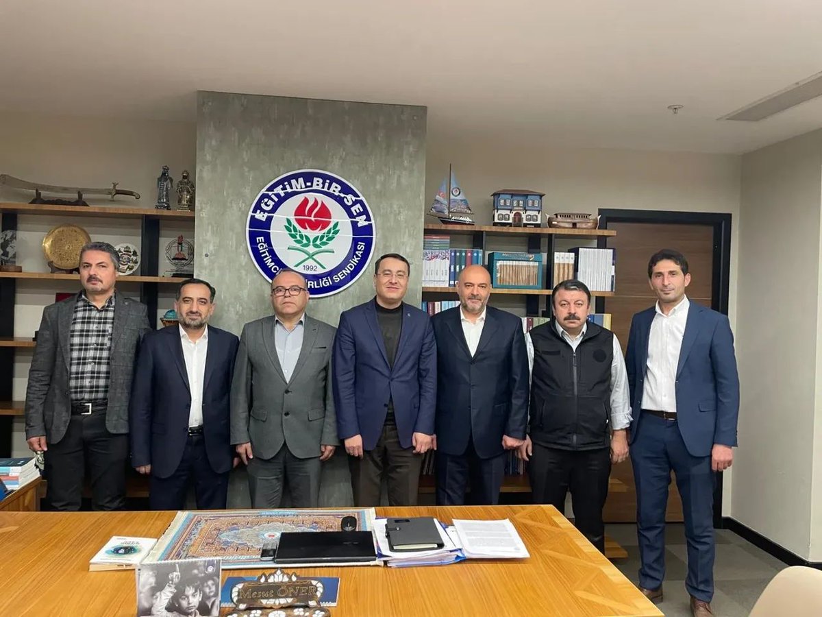 Memur-Sen Genel Başkanımız Sayın Ali Yalçın’ı makamında ziyaret ettik. Üniversitelerde görev yapan akademik ve idari personel, yöneticiler, hastane yöneticileri ve güvenlik personelinin sorunlarını ele aldık. Nazik ev sahipliği için teşekkür ederiz.