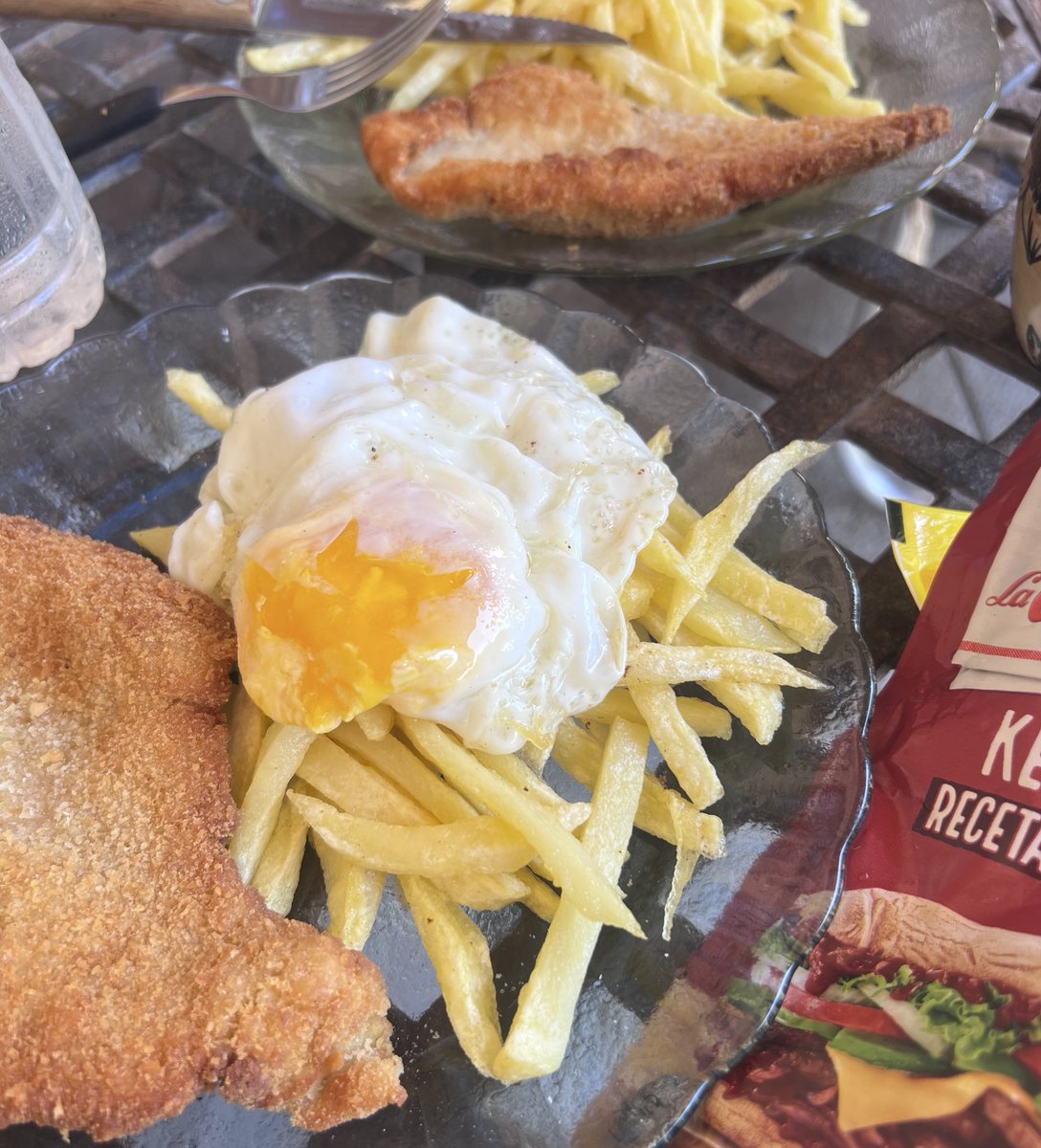 esto y un boludito q no se calle nunca