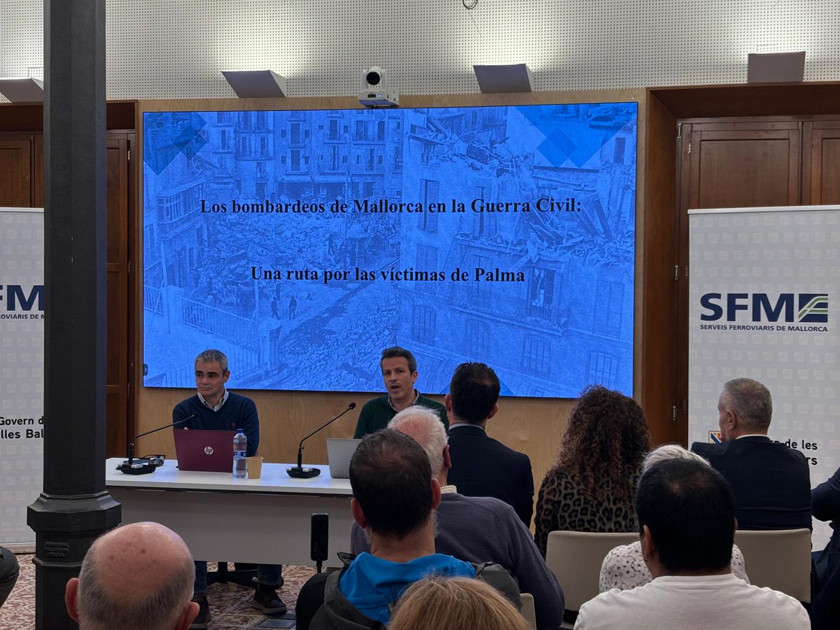 sferroviarism's tweet photo. Omplim la sala polivalent de la nostra nova seu a l'edifici Términus per assistir a la primera conferència del cicle que inauguram avui: "Quan sonaven les sirenes".

Interessant xerrada sobre els bombardeigs i refugis antiaeris durant la Guerra Civil a Mallorca a càrrec de @Maguilera_ i #BartomeuFiol.