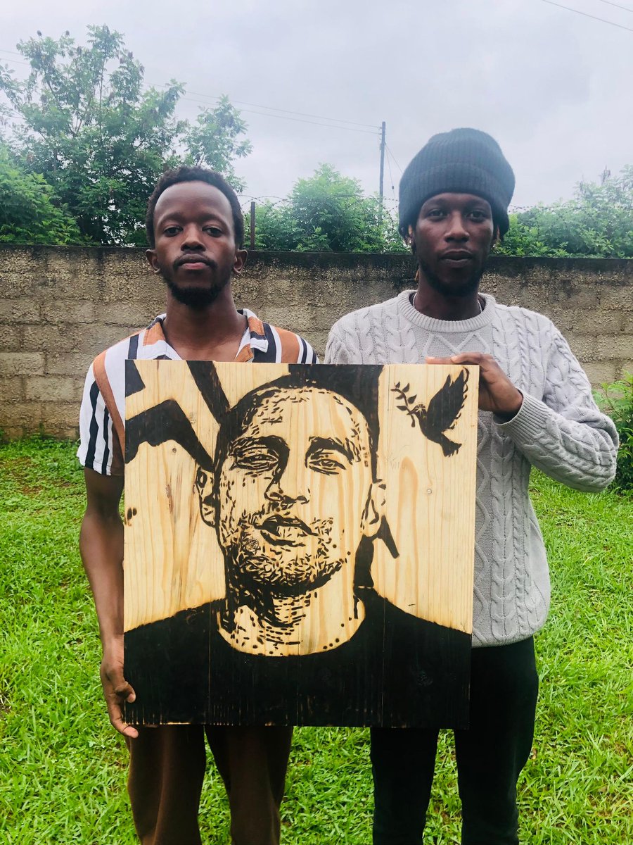 MxolisiKingMol1's tweet image. After 2 days/48 hours of DILIGENT CRAFTSMANSHIP on Dj Warras wood burn  piece with @mihla_dube, a MASTERPIECE was produced 🕊🙏❤️Condolences to all his FANS, LOVED ONES, we hope JUSTICE will PREVAIL, we LOST A REAL 1 bafe2!💔😭 #woodburn #artonx #pyrography #RIPDJWarras