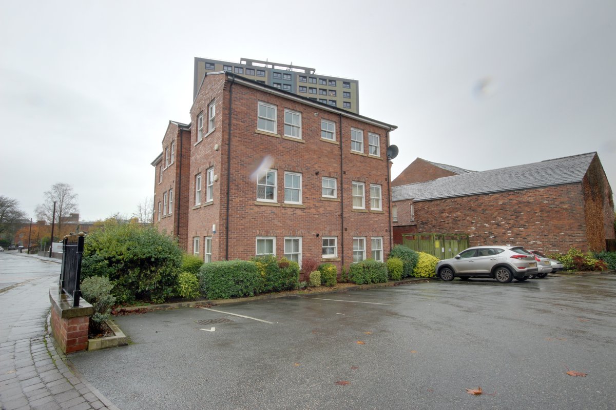 TO LET 📍 Higher Hillgate, Stockport 💷 £1,000pcm 🛏  2 Bedrooms 🚽 2 Bathrooms
Book a viewing now here: peteranthony.co.uk/property/highe…