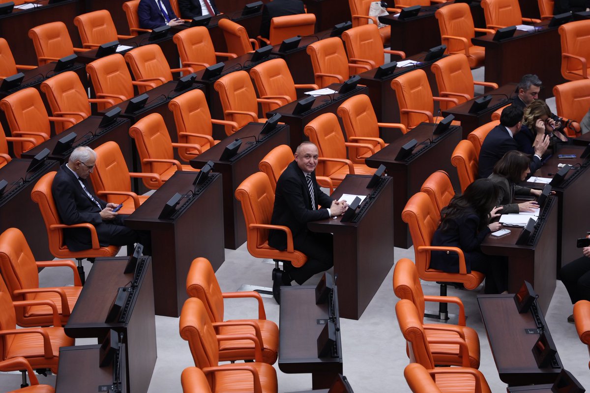 TBMM Genel Kurulu’nda 2026 yılı Bütçe Kanun Teklifi’nin maddeleri üzerindeki görüşmelere devam ediyoruz.

İktidarın Türkiye’yi getirdiği nokta nettir: Bu ülke, alın terinin değersizleştirildiği bir “ucuz emek cenneti” hâline getirilmiştir.

Bu bütçe; emeği koruyan, çalışanı