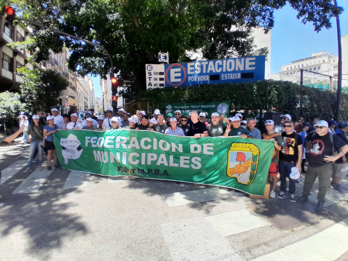 masnoticias_ok's tweet photo. #ahora: El #stmt junto a la @fstmpba en la marcha de la #CGT contra la reforma laboral
@WalterLeonardi3 https://t.co/UIoMRukpB0
