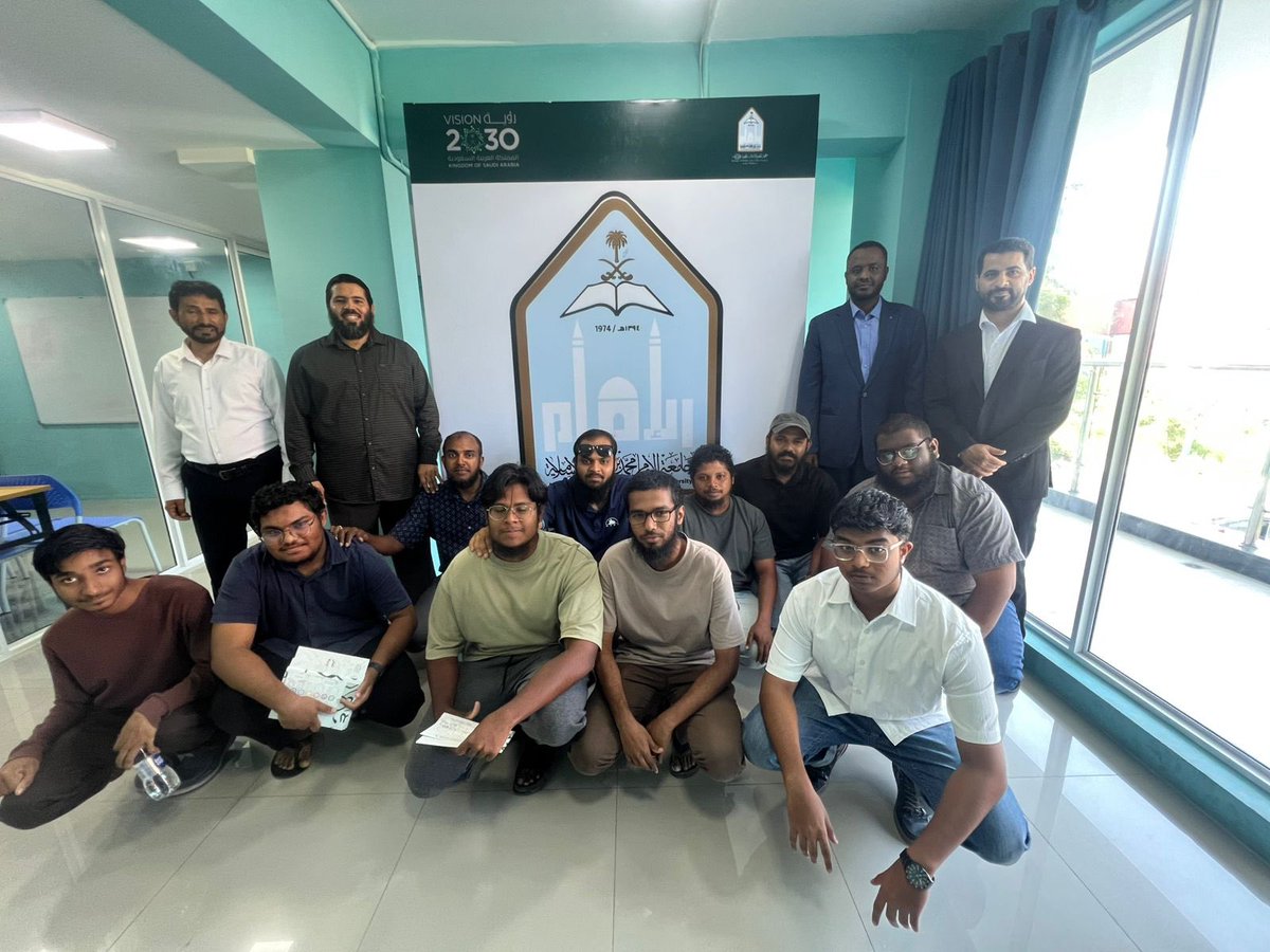 InstMaldive's tweet photo. اللغة العربية ليست ماضيًا نحتفي به، بل حاضرًا نعيش بهويتِه، ومستقبلًا نصونه بالعلم والعمل.
#اللغة_العربية_هوية
#آفاق_مبتكرة_للغة_العربية
#نفخر_بها
#رؤية_السعودية_2030 https://t.co/dC0qayJXlj