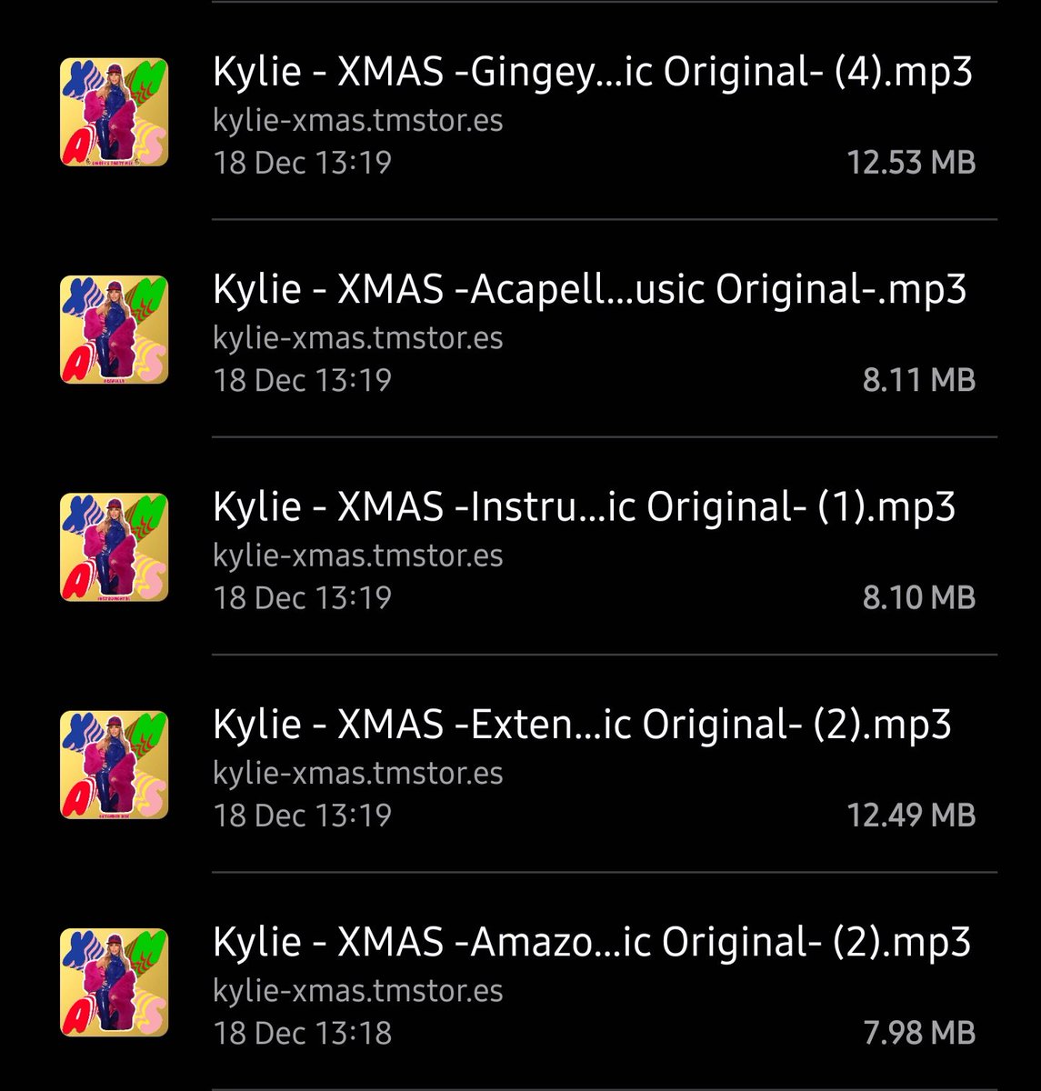 JonasSa72985224's tweet image. Lovers worldwide, it's time to buy and download the XMAS versions. 
Even if you're not in the UK, sales count towards the top charts in each country. 
You have to download it, otherwise it doesn't count as a sale. kylie.lnk.to/XMAS