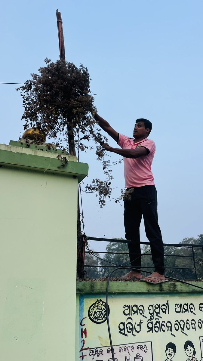 HelpingHandsjaj's tweet photo. #ପଞ୍ଚମ_ବାର୍ଷିକ_ଉତ୍ସବ_୨୦୨୫ 💐💐💐
#ସେବା_ସପ୍ତାହ 🙌
#ଦିବସ_୪
——————
#ସଫେଇ_ଓ_ବୃକ୍ଷରୋପଣ  |

#ପ୍ରତ୍ୟେକ_ବର୍ଷ_ପରି_ଚଳିତ_ବର୍ଷ_ଆମର_ପଞ୍ଚମ_ବାର୍ଷିକ_ଉତ୍ସବ_ଉପଲକ୍ଷେ_ସେ���ା_ସପ୍ତାହ_ପାଳନ_କରାଯାଉଛି | #ସେବା_ସପ୍ତାହର_ଚତୁର୍ଥ_ଦିବସରେ_କୁଆଖିଆ_ବଜାର_ସମେତ_ବିଭିନ୍ନ_ସ୍ଥାନରେ_ସଫେଇ_କରାଯିବା_ସହିତ_ବୃକ୍ଷରୋପଣ_କରାଯାଇଥିଲା | https://t.co/2WQSQcy1bG