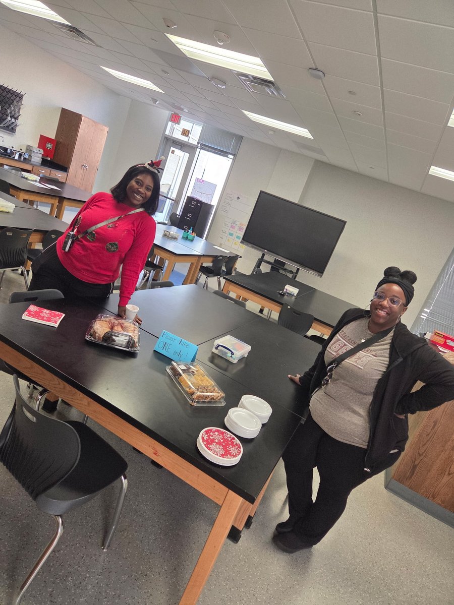 Dr.Sanders22 tweet media