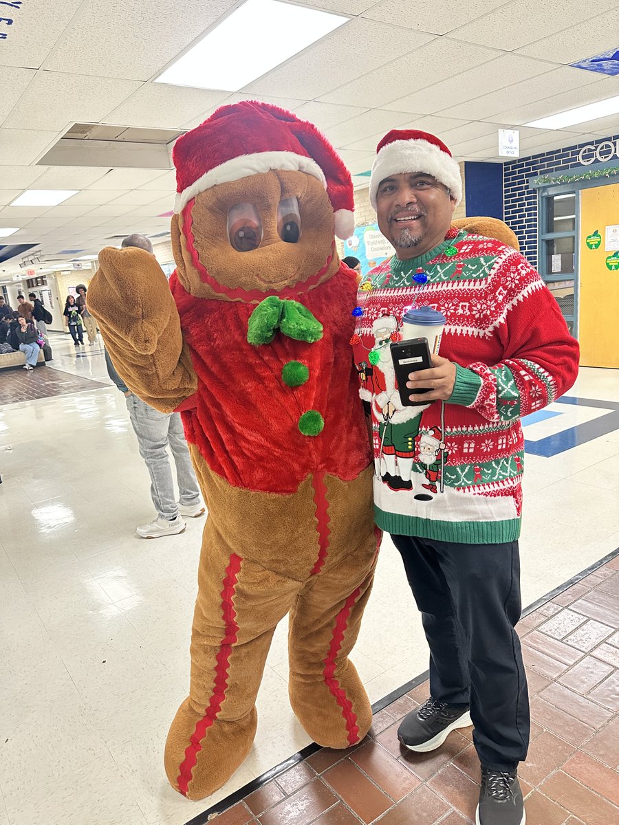 Mustang Holiday Cheer at 7611! ⁦<a href="/NISDJay/">John Jay High School</a>⁩ ⁦<a href="/NISDJaySEA/">John Jay SEA</a>⁩