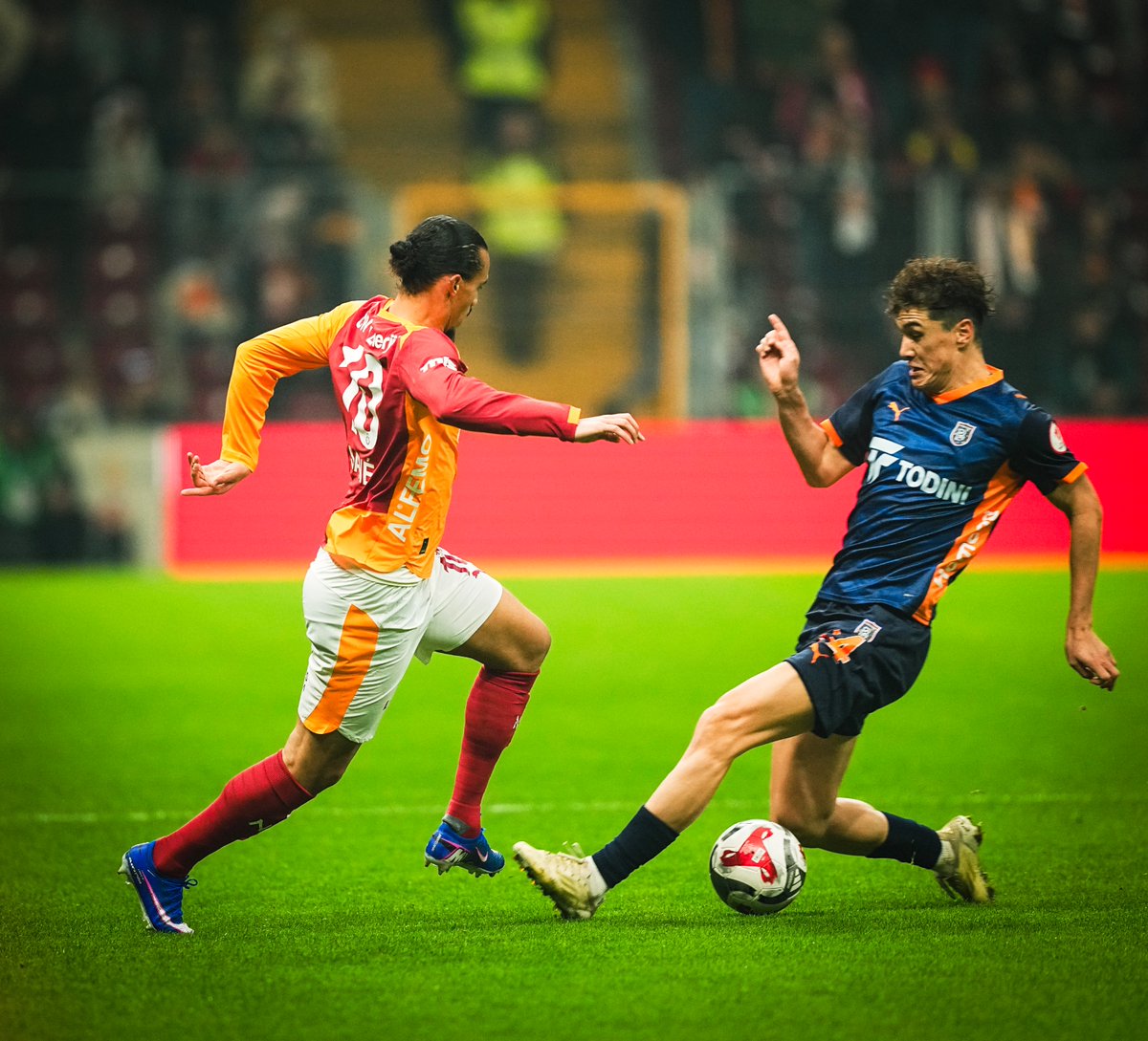 GalatasaraySK's tweet photo. 🦁 https://t.co/JBxwa1jQOn