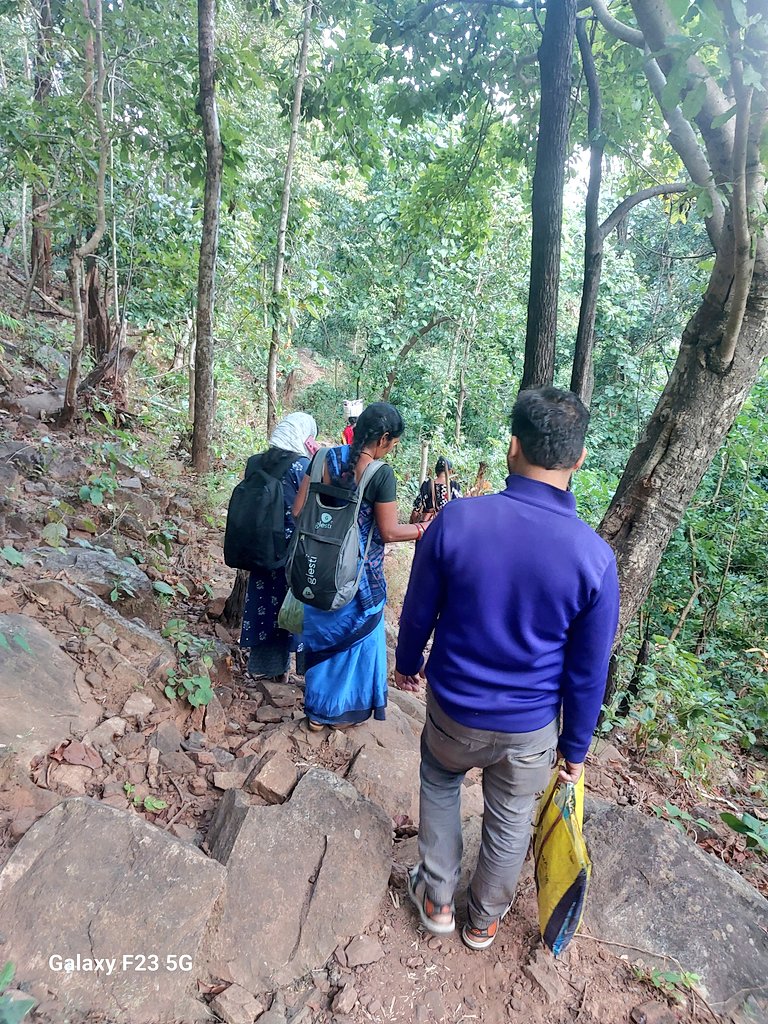 PattnayakNath's tweet photo. DAMaN Camp at Sutaghati. highest difficulty village of the block. It extremely hard to reach, involving a 10 km to-and-fro walk with three hill
#MalariaFreeKandhamal
#MalariaFreeKotagarh
#ମ୍ୟାଲେରିଆମୁକ୍ତକନ୍ଧମାଳ
#मलेरियामुक्तकंधमाल“ମୋ ଘର, ମୋ ଗାଁ ମ୍ୟାଲେରିଆ ମୁକ୍ତ ହେବ ସବୁଥାରୁ ପ୍ରଥମମେ https://t.co/xJdRtLyO3p