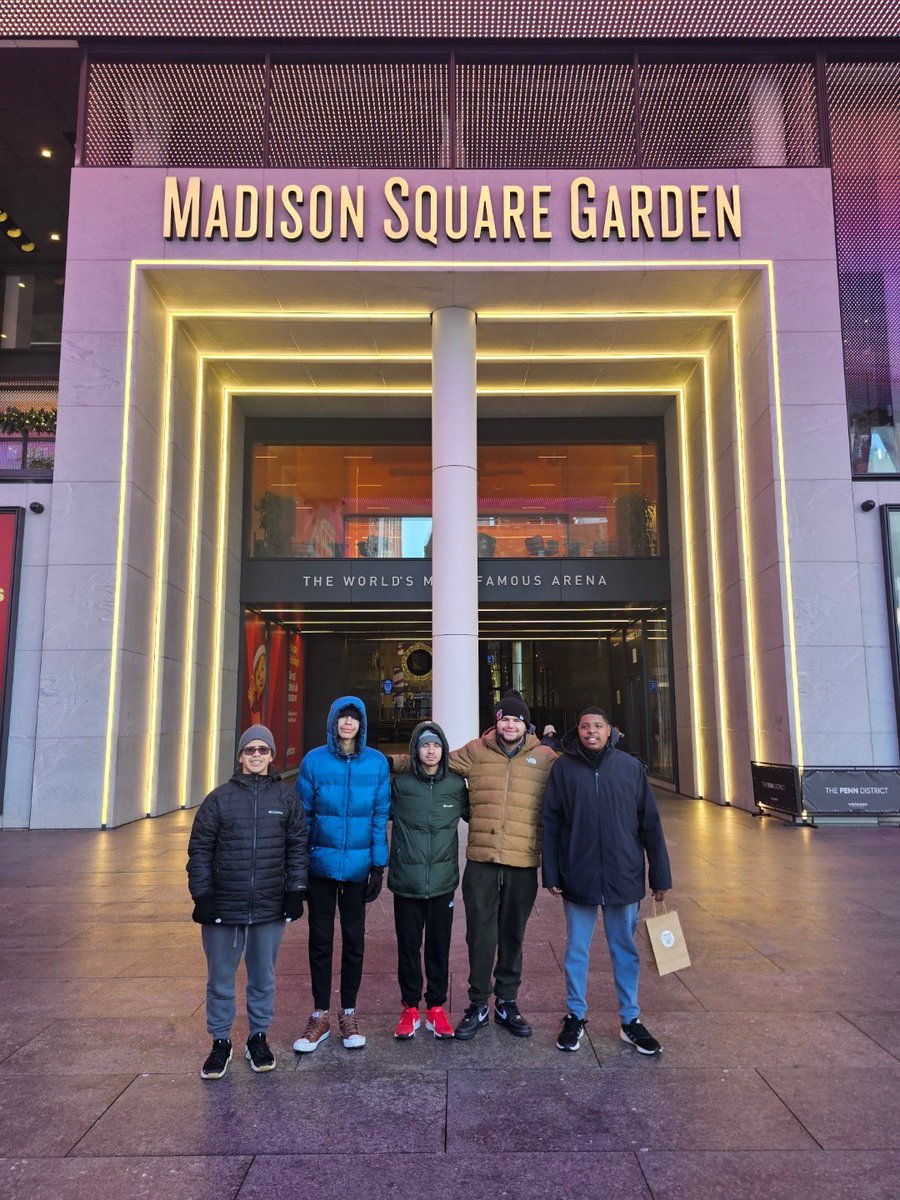 NA_VMS's tweet photo. Viking Academy visits the Big Apple! 🎄❄️ https://t.co/yywJrVZW7g