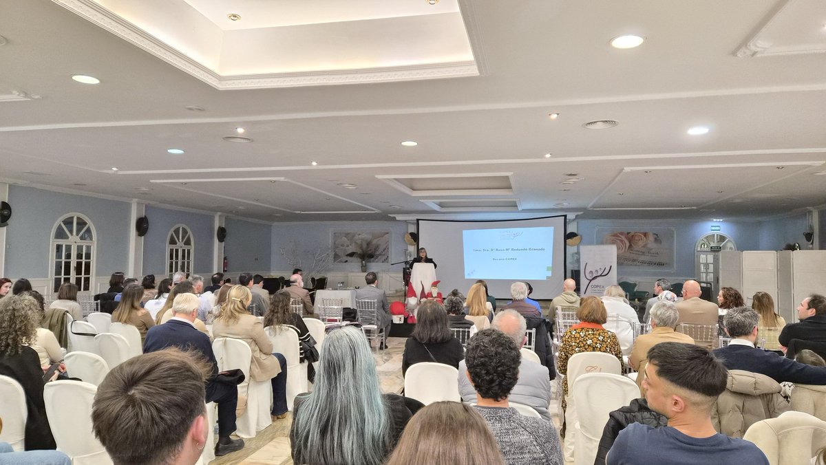 CopExtremadura's tweet image. La decana del Colegio, Rosa M. Redondo, hace su intervención destacando la utilidad y necesidad de la Psicología en la sociedad. Este año dedicamos este día a la Psicología de Emergencias.

#diapsicologiaextremadura #copex #saludmental