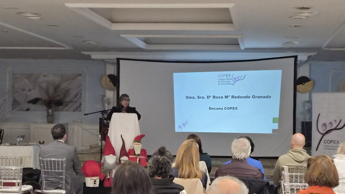 CopExtremadura's tweet image. La decana del Colegio, Rosa M. Redondo, hace su intervención destacando la utilidad y necesidad de la Psicología en la sociedad. Este año dedicamos este día a la Psicología de Emergencias.

#diapsicologiaextremadura #copex #saludmental