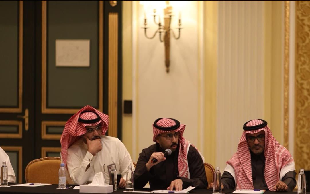 MOE_EPR's tweet photo. التقى معالي #وزير_التعليم بقيادات الإدارة العامة للتعليم بالمنطقة الشرقية، ومديري ومديرات المدارس، والمعلمين والمعلمات بالمنطقة.
وجرى استعراض البرامج والمبادرات الجاري تنفيذها في القطاع التعليمي بالمنطقة، ومناقشة المنجزات التي تسهم في تطوير العملية التعليمية والارتقاء بجودة مخرجات التعليم، بما ينسجم مع مستهدفات التعليم الوطنية.
#تعليم_الشرقية