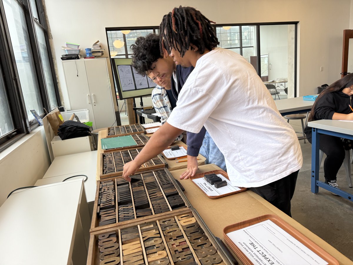 With support from KC Field Trips, students from Ruskin High School spent the day exploring the Tomi Ungerer Print Shop experience. Thank you to The Rabbit Hole for bringing imagination to life and to everyone who supports KC Field Trips! 💙