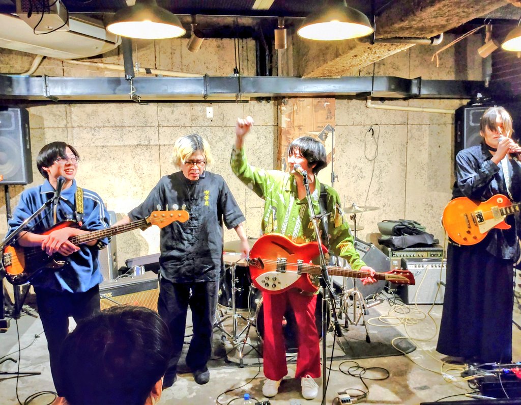 モルグモルマルモの百万遍タイムVol.386の名古屋今池『かっぱの茶の間』へメンバー全員で行った話がクソおもろかった！

ふかか→話題を提供する
うちゅちゅ→凄いボケをかます
ふじじ→速攻で突っ込みを入れる
むここ→場を和ませる

メンバー全員の良い所がウマく
融合すると爆笑が生まれるんだな…