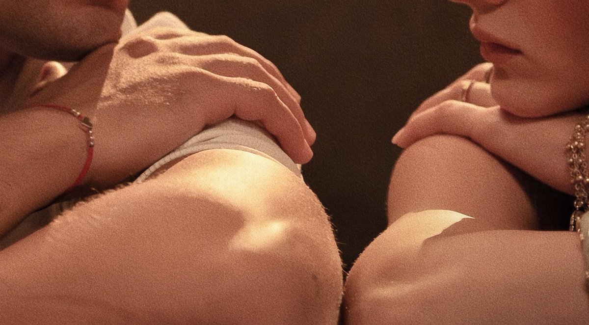 Raskolnikovsair's tweet image. "eğer bir kadın sana cok soru soruyorsa
seni seviyordur"