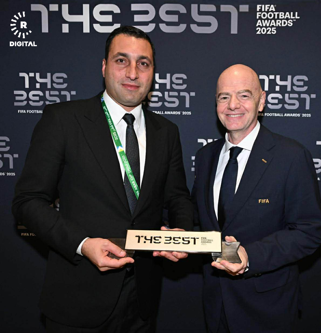 بالصور.. رئيس نادي زاخو عمار فرهاد يتسلم جائزة فيفا لأفضل جمهور لعام 2025. وقام رئيس الاتحاد الدولي لكرة القدم (فيفا)، جياني إنفانتينو، بتقديم الجائزة لفرهاد في حفل أقيم في قطر 