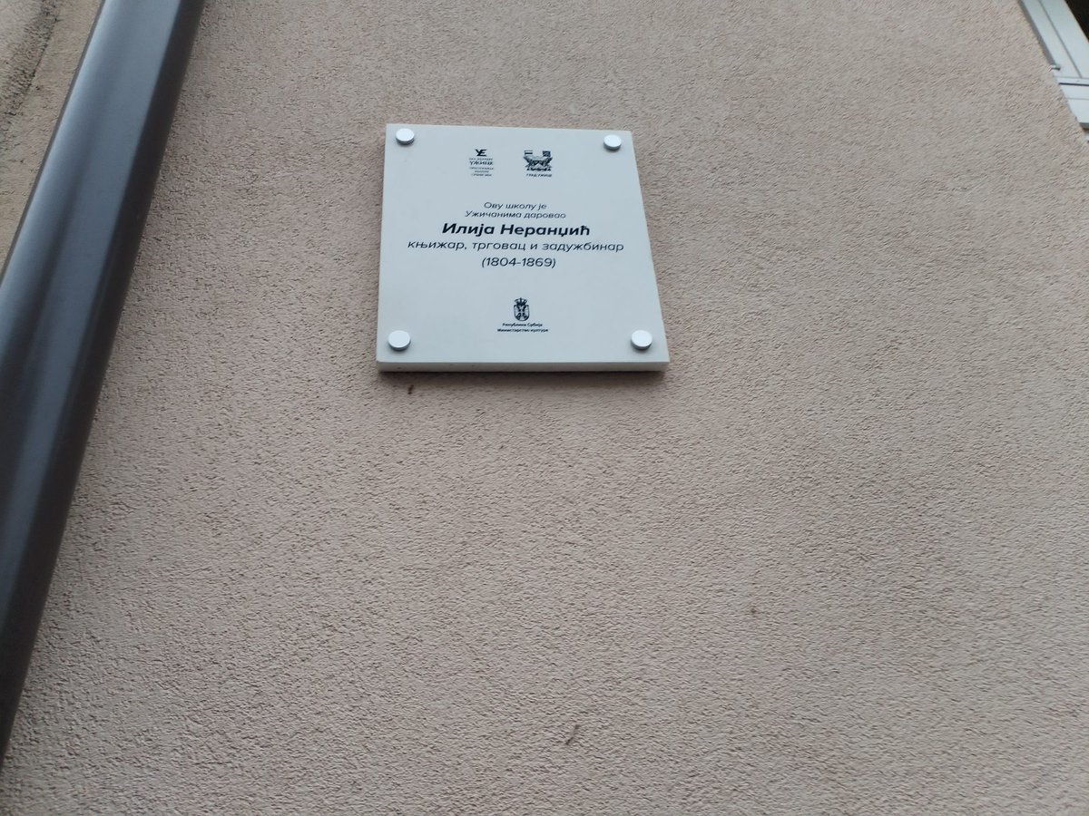 U istoriji jednog grada ne ostaju upisani samo vladari, vojskovođe i pesnici. Ponekad su to tihi ljudi, trgovci, zanatlije, stanovnici „iz senke”, čije se ime ne sreće u udžbenicima, ali ... Pročitaj više vestizssmestaj.rs/znameniti-uzic…