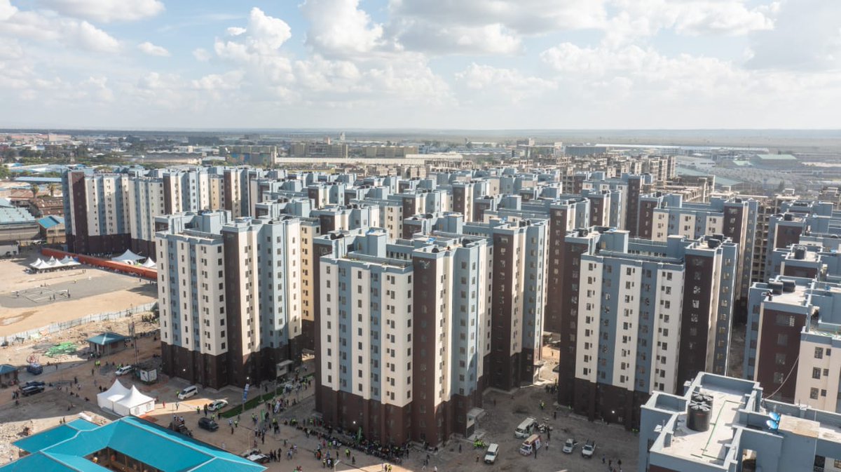 𝗠𝘂𝗸𝘂𝗿𝘂 𝗛𝗼𝘂𝘀𝗶𝗻𝗴 𝗘𝘀𝘁𝗮𝘁𝗲 𝗣𝗵𝗮𝘀𝗲 𝗜𝗜 𝗢𝗳𝗳𝗶𝗰𝗶𝗮𝗹𝗹𝘆 𝗨𝗻𝘃𝗲𝗶𝗹𝗲𝗱

H.E. President Dr. William Ruto has today officially launched Mukuru Housing Estate Phase II, featuring 4,536 modern studio apartments, and handed over keys to proud new homeowners —