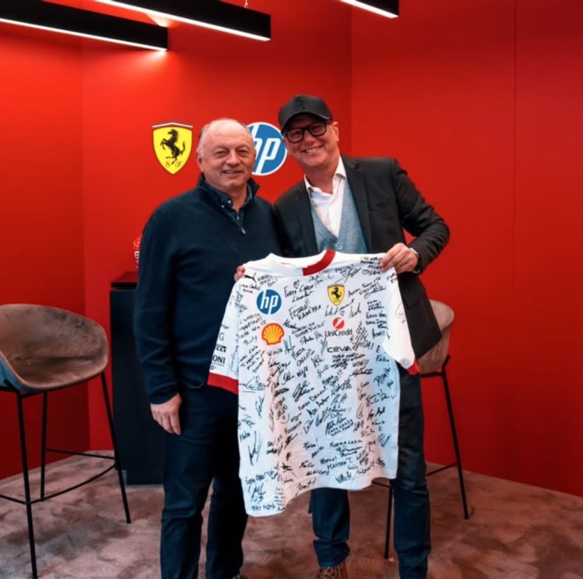 CL16 inside 🇲🇨 tweet media