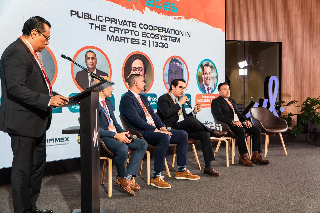 unifimex's tweet photo. En nuestro Summit AML &amp; #Crypto se llevó a cabo el panel “Public-Private Cooperation in the Crypto Ecosystem” participaron @HSI_HQ #COINPRO @trmlabs y White &amp; Case LLP

Se destacó la importancia de la colaboración para fortalecer la prevención de delitos financieros. https://t.co/MxJe3c22eM