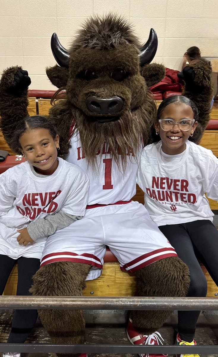 HoosierProject's tweet photo. Holiday Break is a great time to request tickets to Indiana Men’s and Women’s Basketball home games! If you can take a youth or first timer request tickets using the link below! 

@IndianaMBB: 12/20, 12/22, 1/4
@IndianaWBB: 12/21, 12/29, 1/1

https://t.co/CuSrxEGR5U https://t.co/4yX8IrcBWQ
