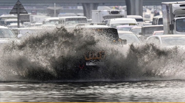 السلطات في دبي تحث السكان على البقاء في المنازل بسبب المطر 