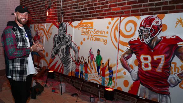 The_Daily_Chief's tweet image. Let’s make Travis Kelce and his “87 &amp;amp; Running” Foundation the first ever 3x winner of the #WPMOYChallenge 🔥🔥

To vote, all you have to do is retweet this post! 🔁❤️

#WPMOYChallenge + @tkelce