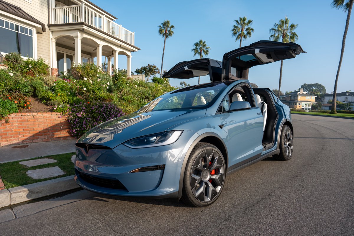 I just upgraded my 2022 Model Y LR to a 2026 Model X Plaid. Here are my first impressions: