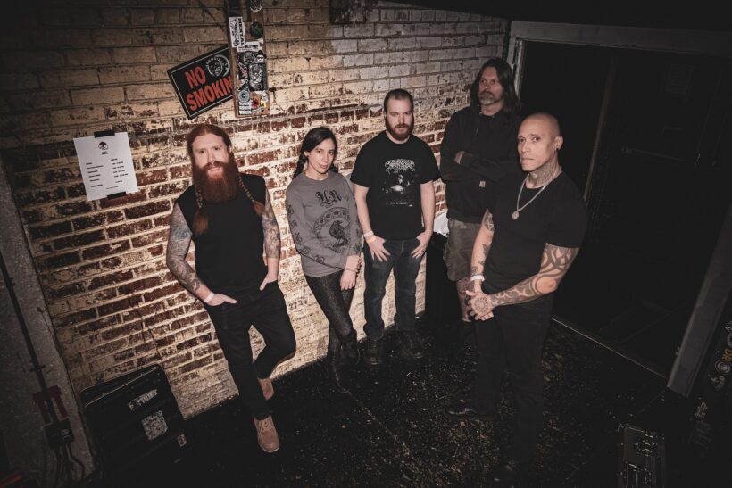 dbmagazine's tweet image. Denver’s NightWraith are back with a new single, “The Candlelight,” a slice of black ‘n’ roll goodness just in time for the holidays. Hear it here.
decibelmagazine.com/2025/12/18/tra…